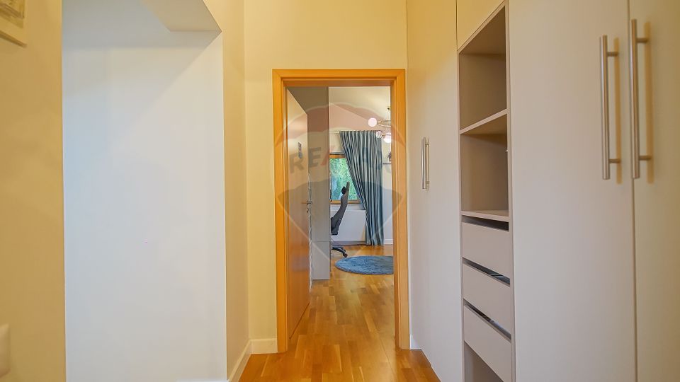 Vila moderna cu vedere spre padure Poiana Angelescu