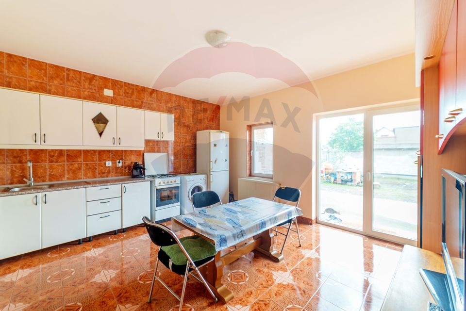 4 room House / Villa for sale, Confectii area