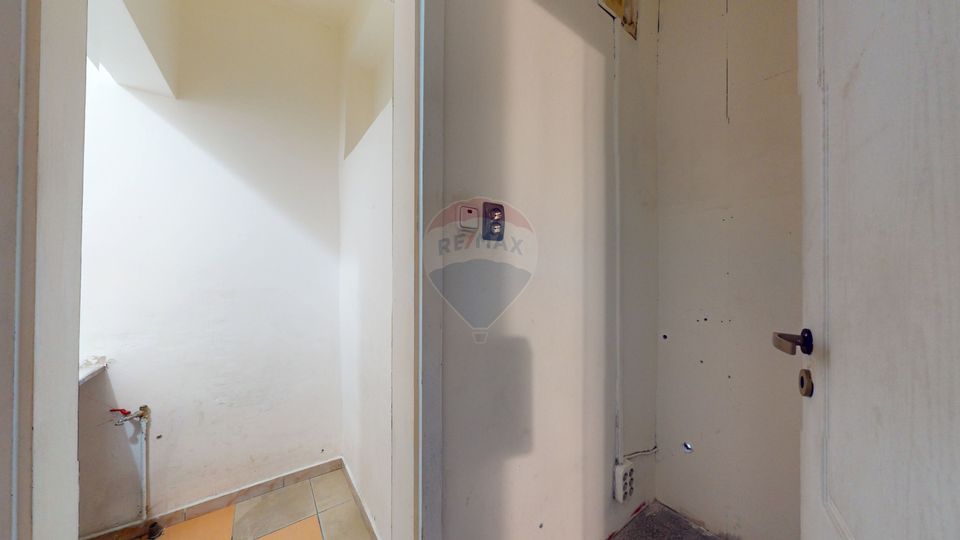 84sq.m Commercial Space for rent, Bartolomeu area