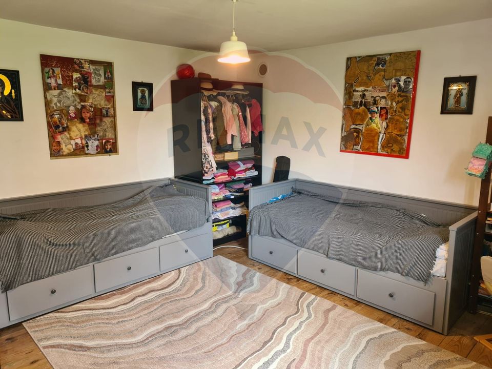 Vanzare casa  4 camere-microferma, cu panouri fotovoltaice