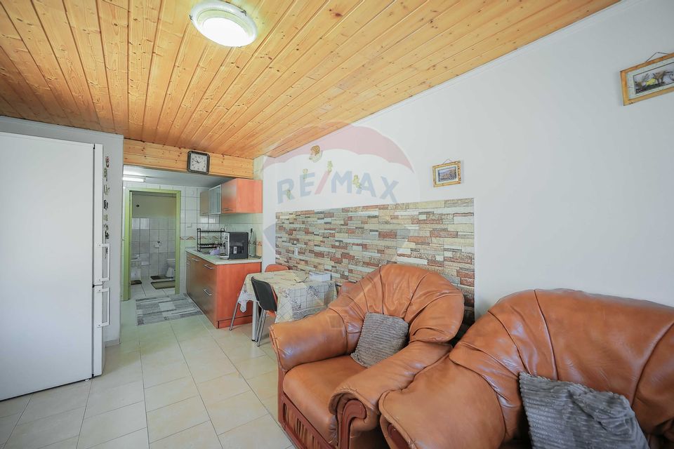 Casă și teren de 1397 mp de vânzare în Ineu, la 18 km de Oradea