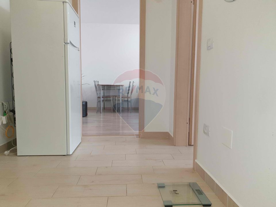 Inchiriez apartament 2 camere, in Tractorul, str George Bacovia