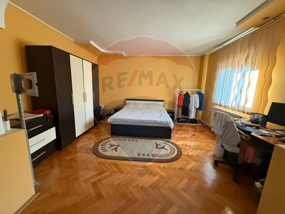 De vânzare Casă / Vilă 5 camere + 5.300 mp teren Slobozia Moara, DB
