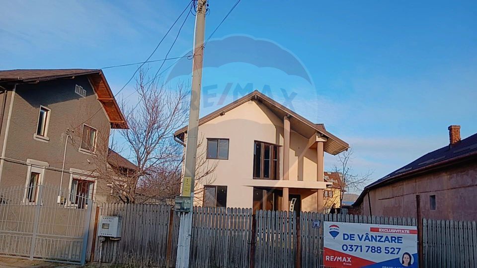 Casa Individuala cu 4 Camere de Vanzare in Sotanga 1200 mp teren