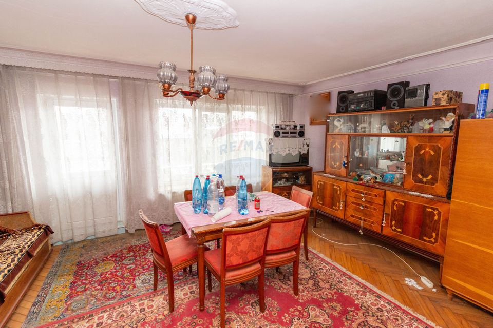 Villa with 7 rooms for sale in the Central area of Aleea Grivitei