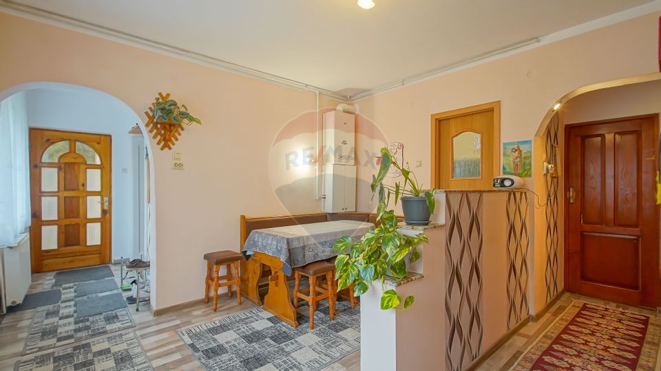 Casa individuala cu doua corpuri, teren 1000mp