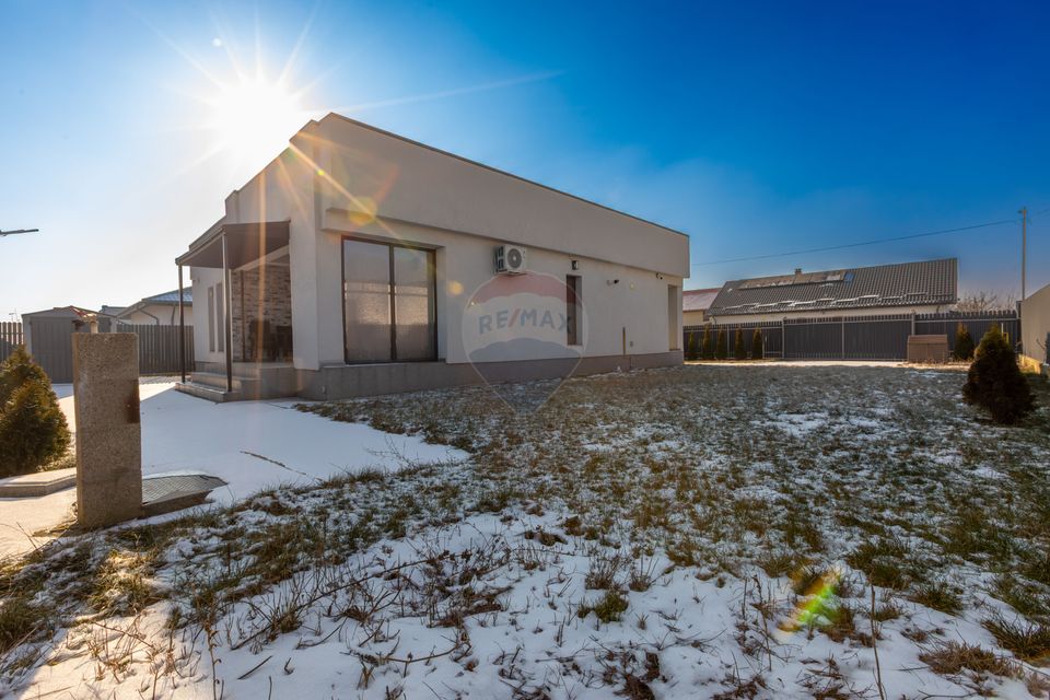 Casă de vânzare - 110 mp,  Serbanesti