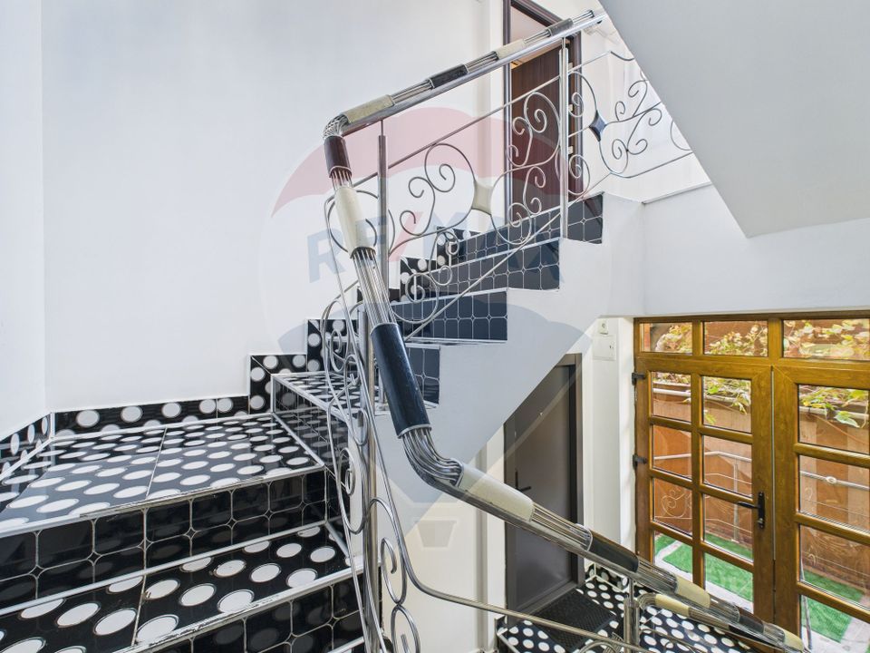 De vanzare| Casa cu piscina, saune si design elegant- Zona Matasari