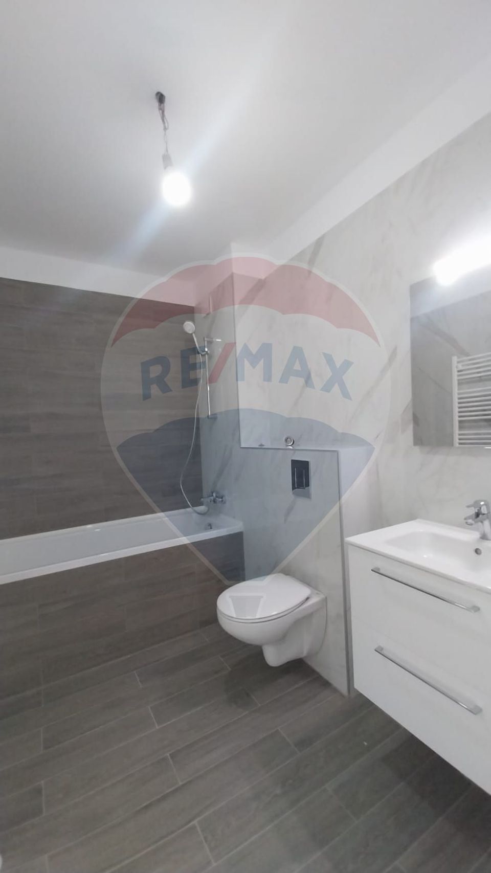 Apartament de vanzare cu 3 camere Zona Centrala -Dacia, Constanta