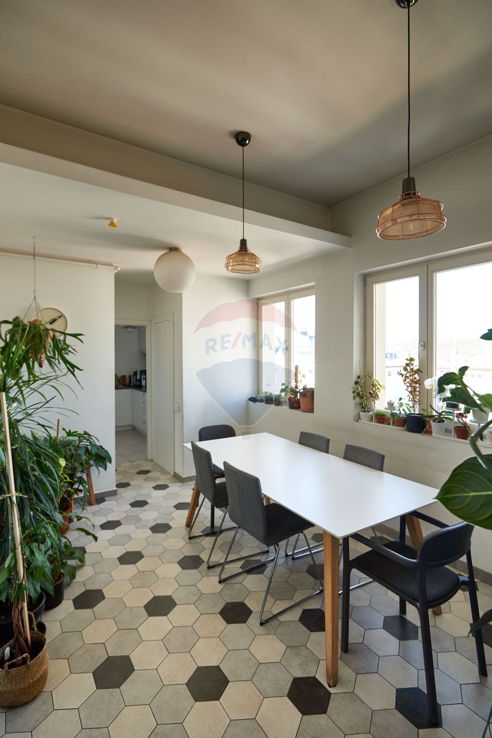 4 room Apartment for sale, Central area
