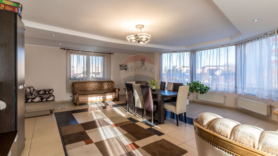 Casă cu 7 camere de vânzare în Dej