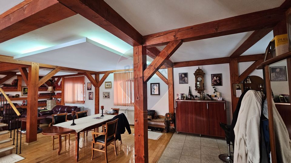 Vilă de lux cu 4 camere de vânzare în Câmpulung Moldovenesc, Suceava