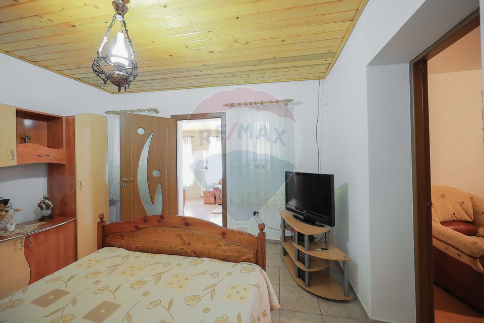 Casă și teren de 1397 mp de vânzare în Ineu, la 18 km de Oradea