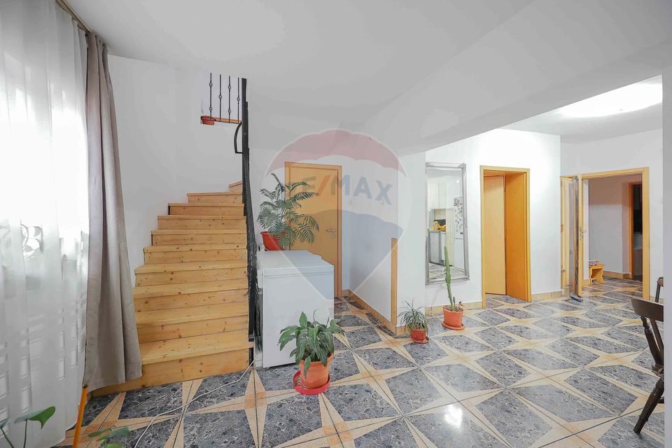 11 room Hotel / Pension for sale