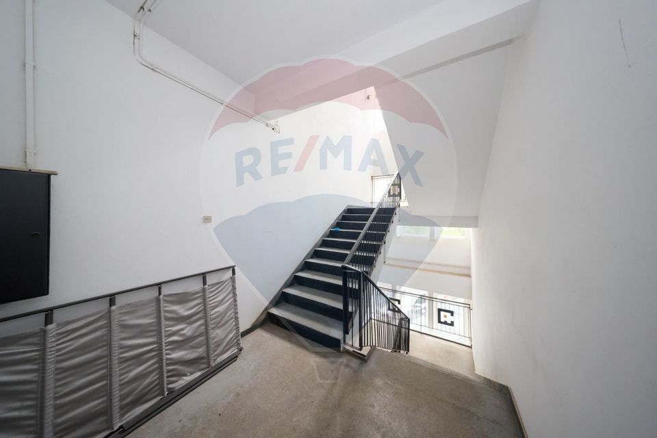 Hala 2.700 mp + birouri 800 mp + teren 1.400 mp AEROPORT BRASOV