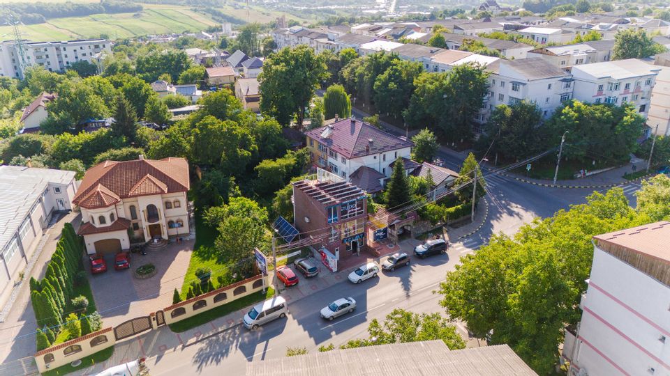 CLADIRE COMERCIALA CU SPATII OPEN SPACE