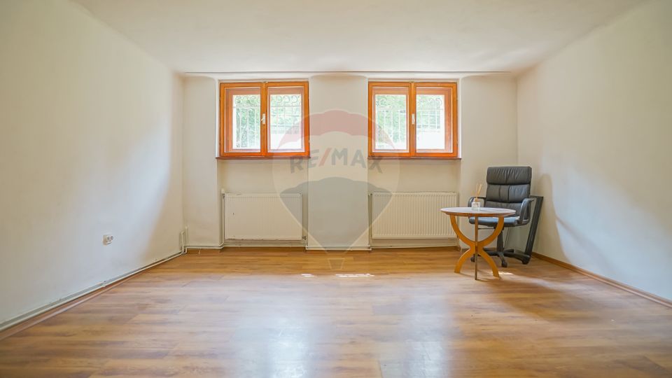 REZERVAT! De vânzare apartament 4 camere în vilă impozantă