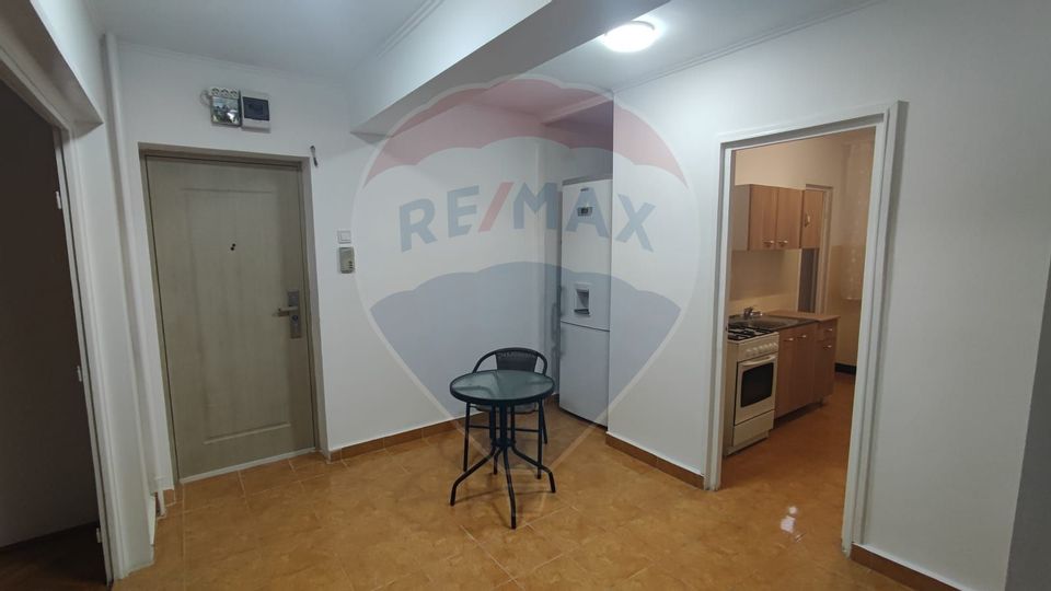 De inchiriat apartament 3 camere spatios  etaj 1 Splaiul Crisanei