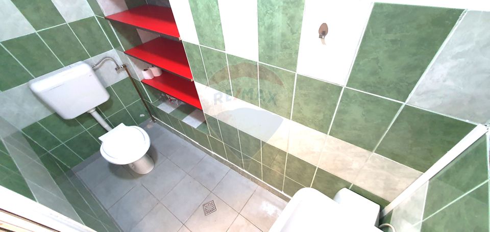 Spațiu comercial 75 mp  Piata Catedralei. Vitrină si acces din stradă