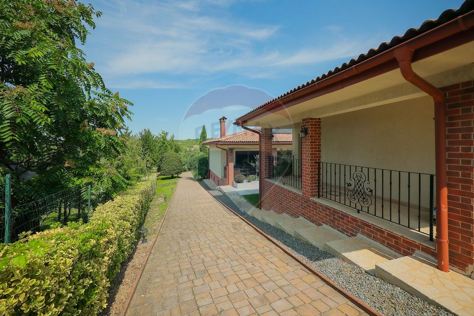 Vilă mediteraneană premium cu piscină, de vânzare, zona Dealuri Oradea