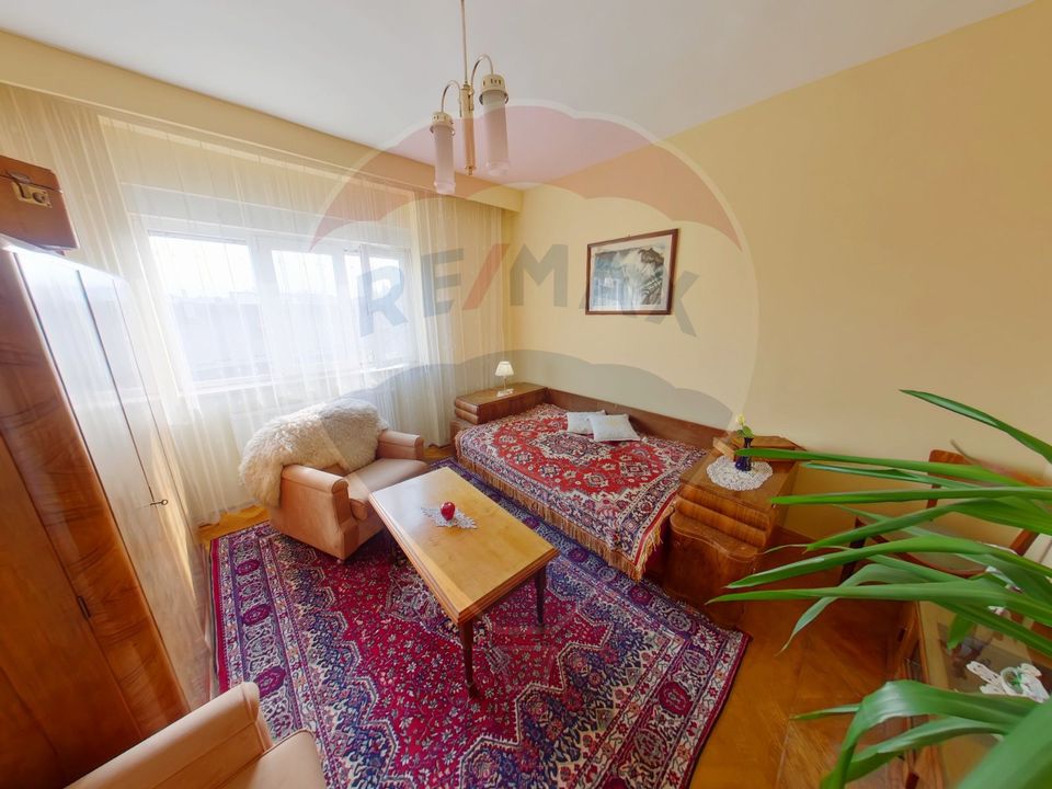 Apartament cu 3 camere de vânzare, str. Vasile Alecsandri