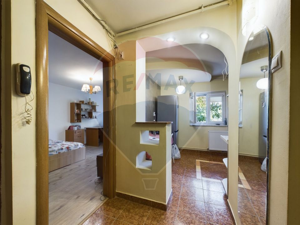 Apartament cu 3 camere si centrala propie in Crangasi