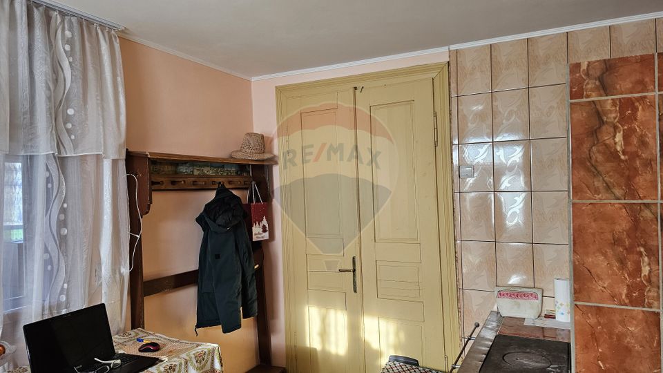 Casă / Vilă cu 3 camere de vânzare-Cacica-Suceava