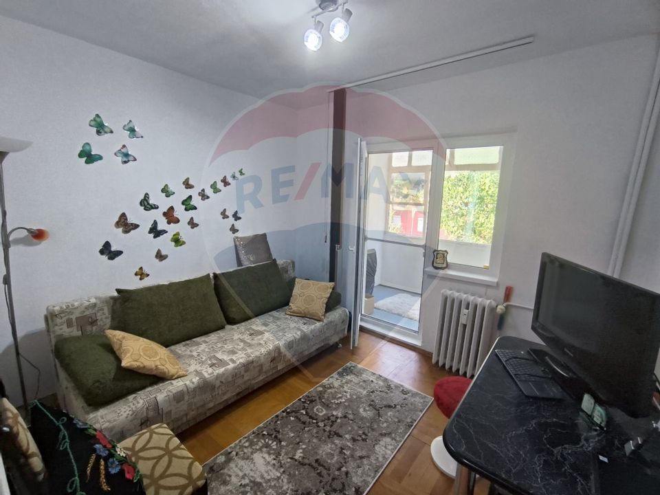 Vanzare ap 3 camere 2 bai etaj 1 complet decomandat  zona Miorita