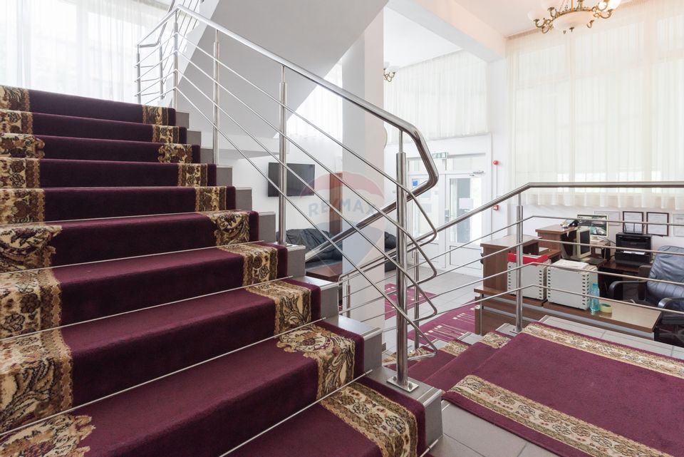 Hotel cu 23 unități de cazare, 2 săli de ședință, locație excelentă