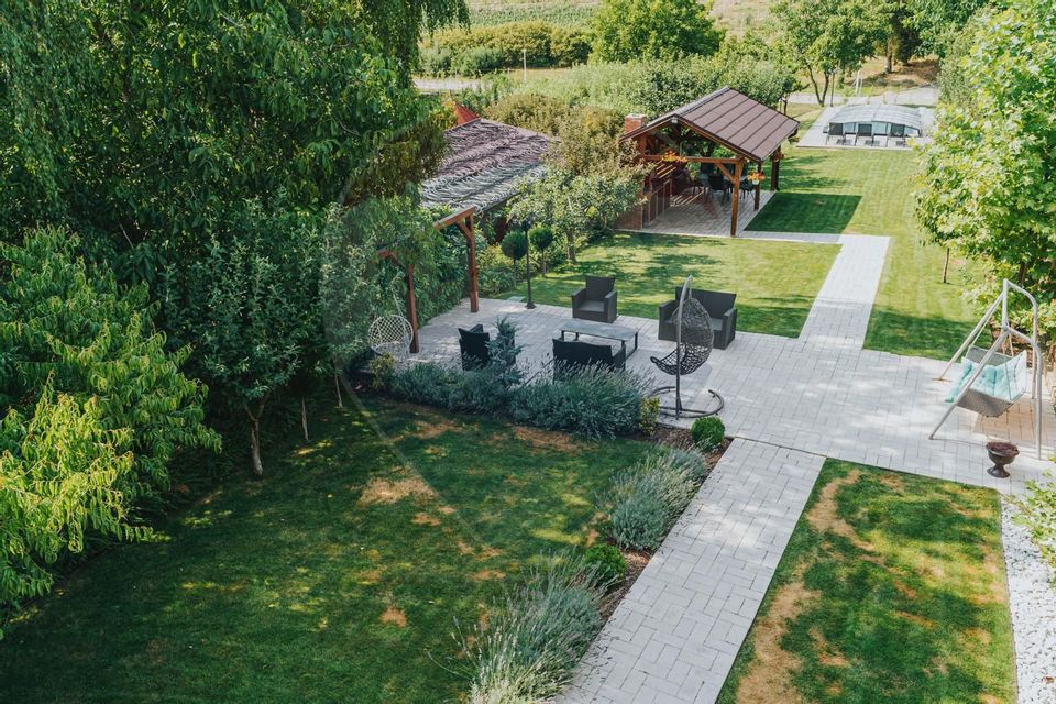 Ready to Move Family Home with Heated Pool – Gheorghe Doja Street, Ora