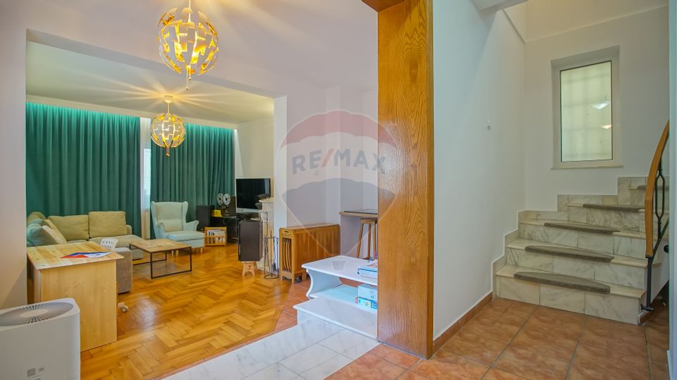 7 room House / Villa for sale, Brasovul Vechi area