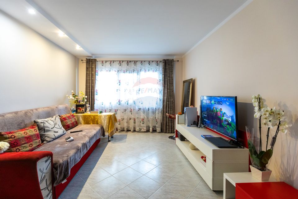 Apartament cu 3 camere decomandate , strada Letea