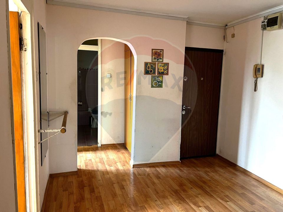 Apartament cu 4 camere de vânzare în zona Mosilor