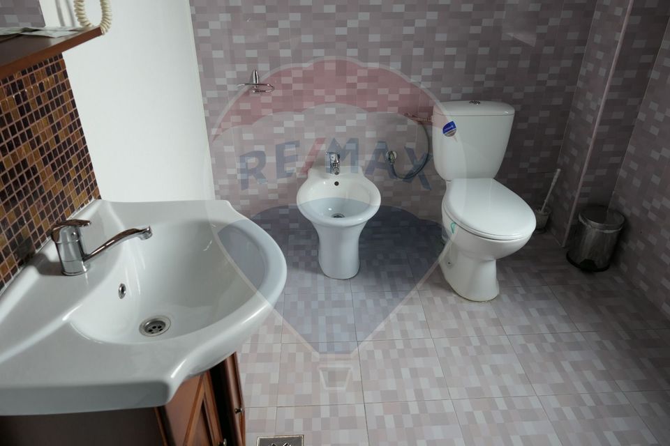 Vilă cu 10 camere de vânzare în zona Centrala