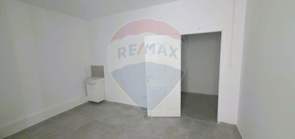 75sq.m Commercial Space for rent