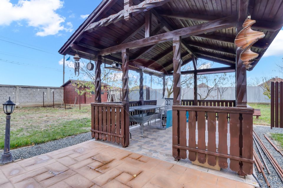 Casă noua pe colt si teren 1079 mp de vanzare in Macea,Arad