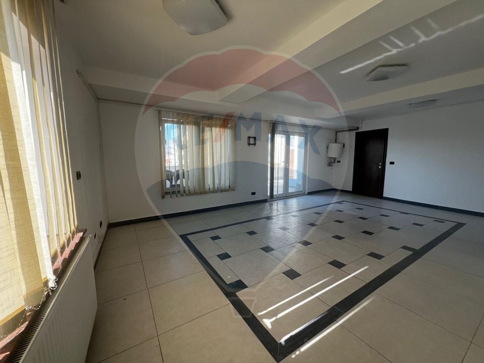 Inchiriez Apartament 3 camere cu terasa generoaasa zona Intim