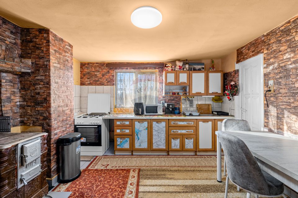 Casă cu 5 camere in Barzava