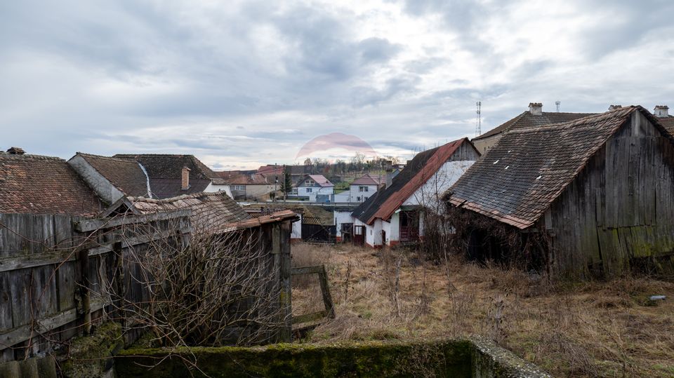 Oferta - vanzare casă de piatra si teren in satul sasesc Fiser, Rupea