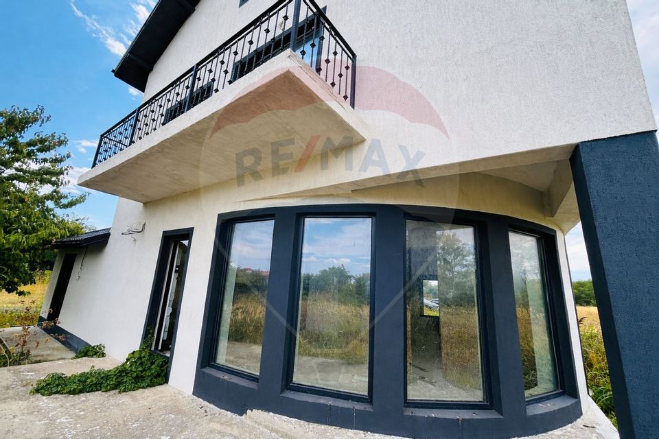 8 room House / Villa for sale