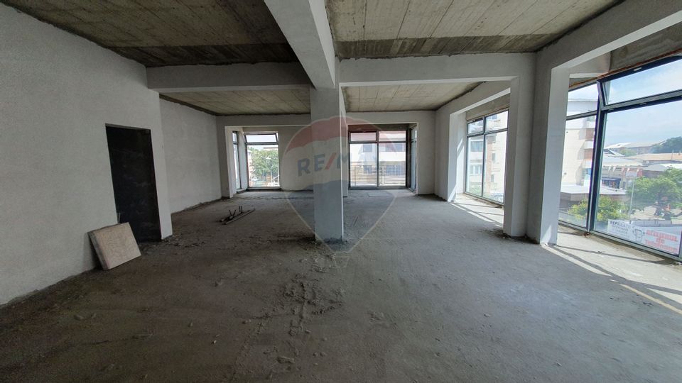 Spațiu comercial sau apartament ?