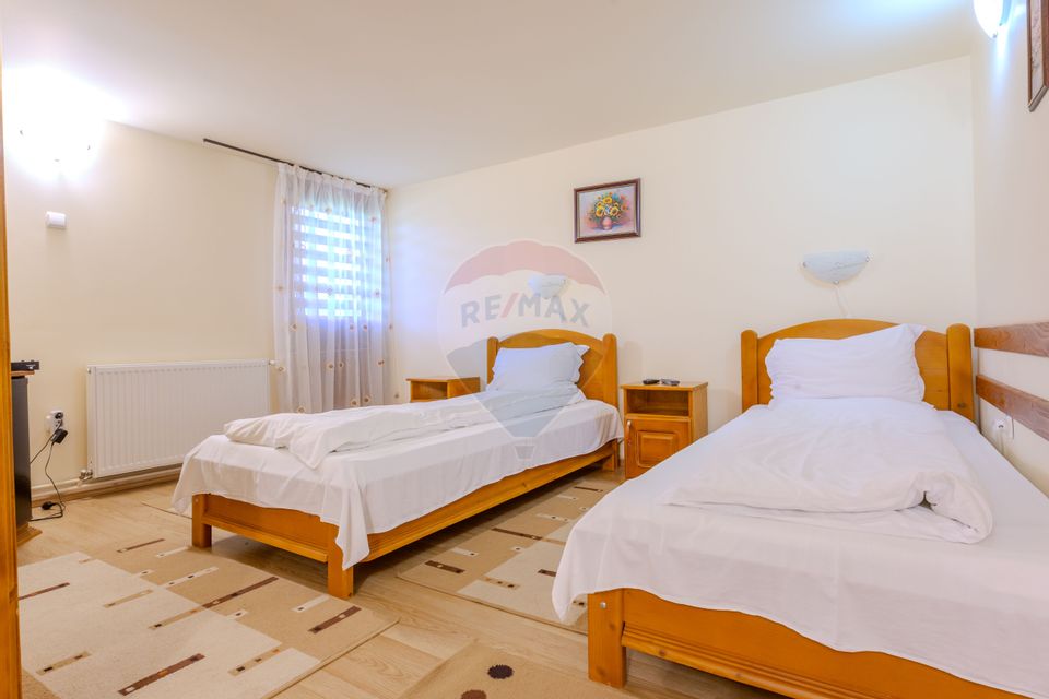 Hotel / Pensiune cu 10 camere de vânzare/Vama Buzaului