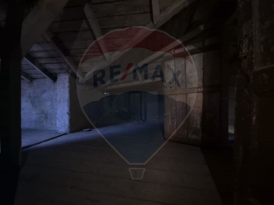 Casă / Vilă cu 11 camere de vânzare în zona Iancului