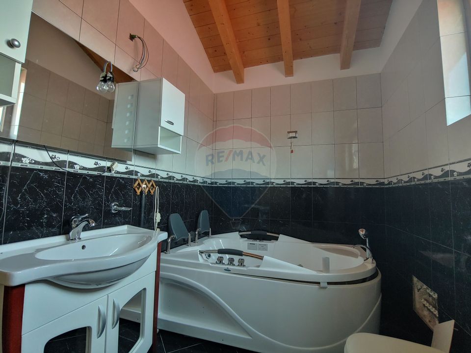 Casă / Vilă de lux cu 5 camere de vânzare în Vadu Moldovei, Suceava