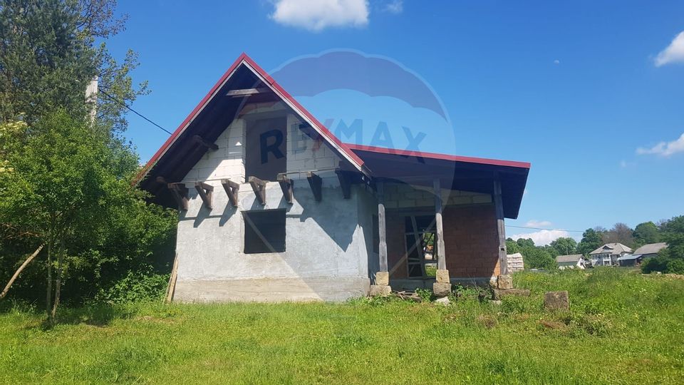 Casă de locuit sau de vacanta de vânzare - Sat Inau langa Targu Lapus