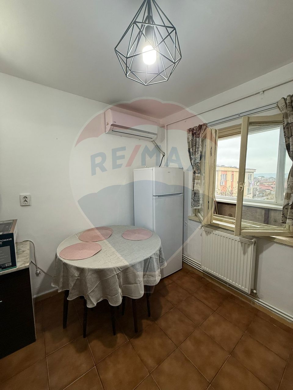 Apartament cu 2 camere de închiriat în zona 1 Mai