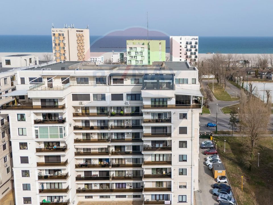 Penthouse de vanzare in Mamaia vedere frontala lac si marea Neagra