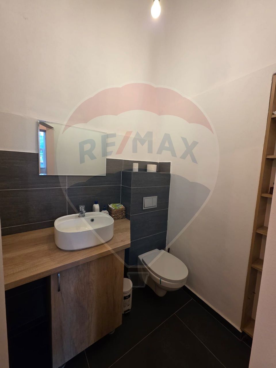 25sq.m Commercial Space for rent, Central area