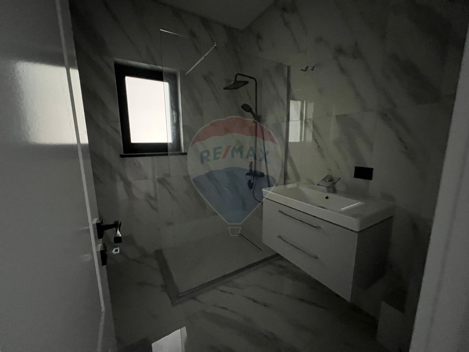 Apartament nou, 3 camere, curte proprie 50mp, de vânzare