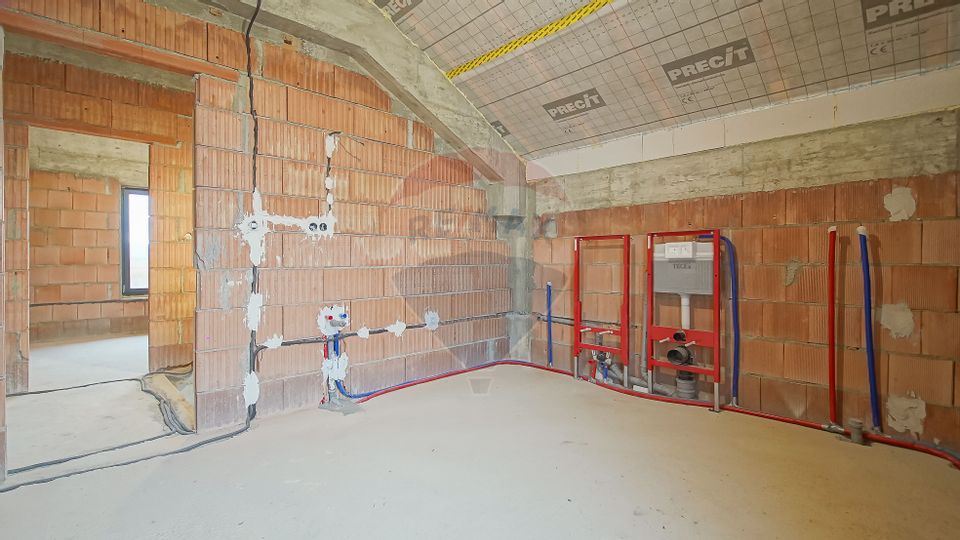 Vedere de Vis: Munți/Cetate | Impune-ți stilul acasă | 150mp la gri